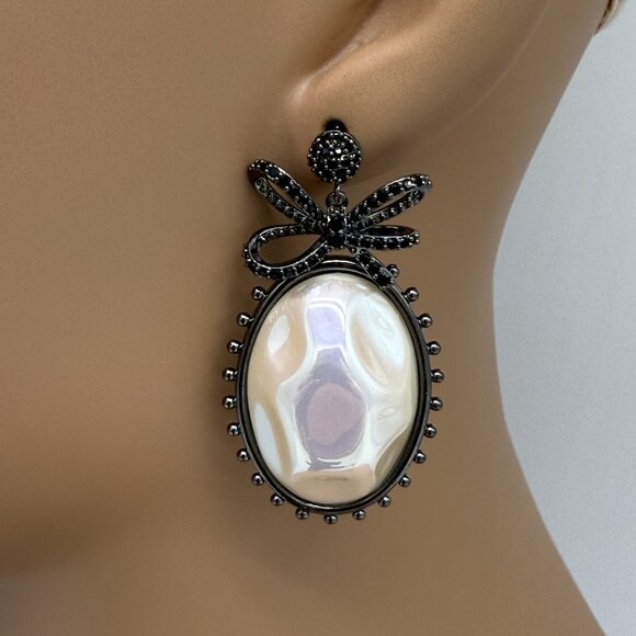 GUNMETAL BOW CZ PEARL STATEMENT EARRINGS - Picture 3 of 4